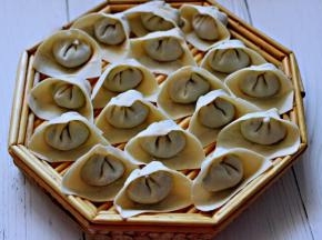 依次包好所有的馄饨后。