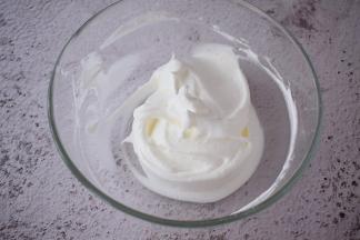 快速翻拌至无干粉即可