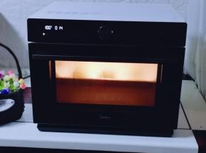 二发好后选择“鲜嫩蒸功能”，100°蒸15分钟，时间到后不要急着将门打开，切记焖5分钟再打开门！我用的是美的蒸烤箱型号是s5-l300e。