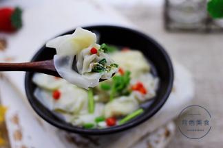 寒冷的冬天吃上一口热乎乎的馄饨，真的是超级爽歪歪。