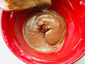 搅拌好的面糊应该是顺滑无颗粒的