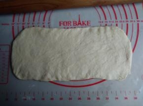 每一份都擀成长方形