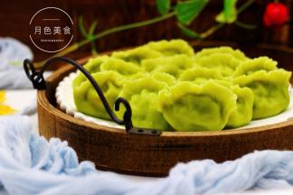 把煮好的饺子捞出沥干水分盛入盘中即可享用了。