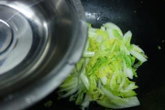 在加入适量的水