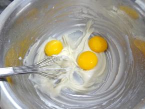 加入蛋黄