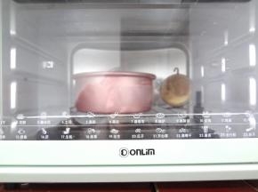 放入预热好的烤箱150度45分钟