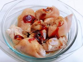 再加入蚝油，抓拌均匀，腌制30分钟！