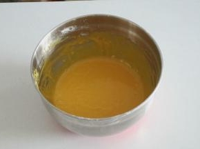 Z字型或者S型搅拌成顺滑的面糊即可，放至一旁备用