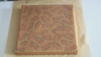 出炉后将蛋糕倒扣