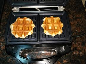 加热3-5分钟，烤至表面金黄色即可