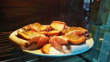 放入烤箱蒸汽功能100度10分钟