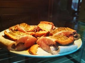 放入烤箱蒸汽功能100度10分钟