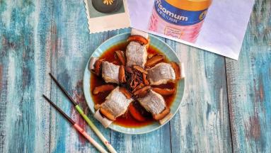 出锅后淋上烧热的油