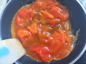 开小火加热，边加热边搅拌