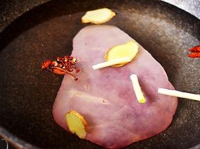 所有的调料都放好以后。