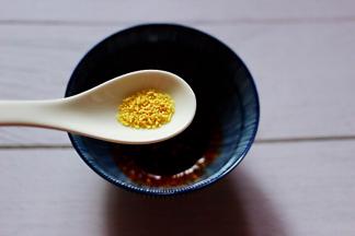 加入鸡精调味。