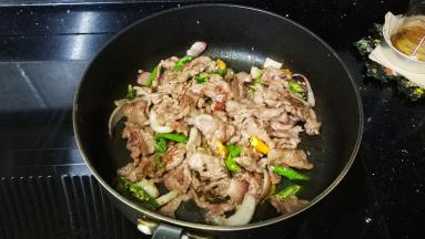 最后洒上少许料酒大翻炒均匀即可