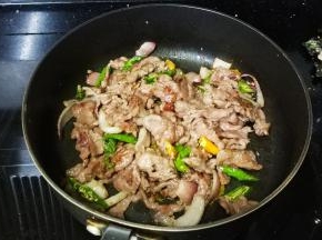 最后洒上少许料酒大翻炒均匀即可