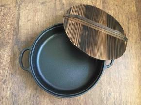 这是在味游美食平台用积分兑换的杉木盖儿铸铁锅。
每次烧鱼时我都用这款锅，这款锅锅壁厚，不粘锅，不易糊，烧出的鱼非常香。