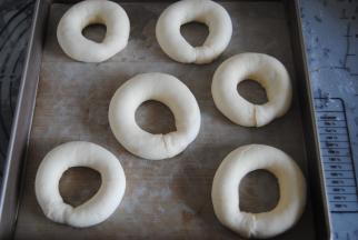 全部做好后放入烤盘，再放入冰箱冷冻1小时。