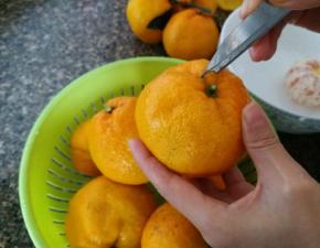 我有把橘子把子切掉再剥皮