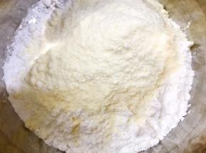 高粉，低粉，玉米淀粉，奶粉称量混合均匀