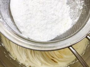 筛入粉类材料