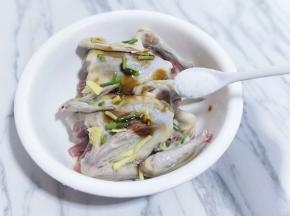 按个人口味加入食用盐！