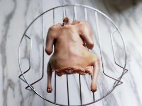 捞出放晾网上淋干水分！