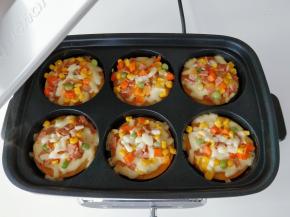 看到表面的芝士融化，培根变色，迷你小披萨就做好了。