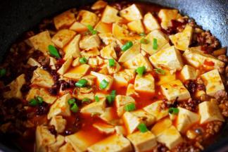 撒上葱花，淋上香油即可关火。