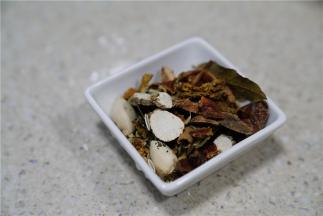 卤料包我是买现成的，料的材质还不错哦。