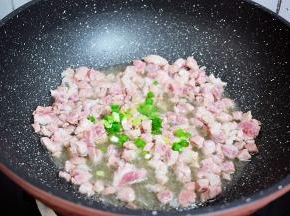加入少许葱花