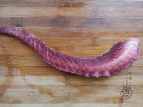 章鱼足斜向45度，切到留1/3处