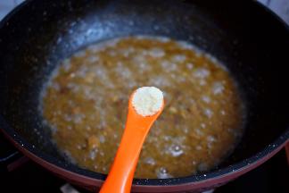 煮至浓稠时加入鸡精