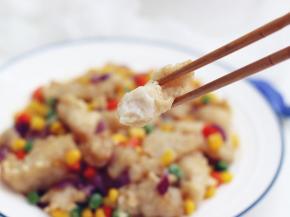 鱼肉鲜嫩不腥，没有鱼刺，而且荤素搭配，非常好吃