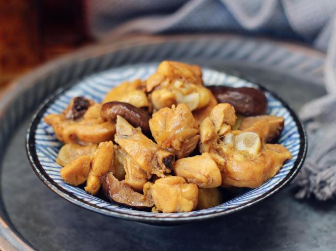 香菇烧鸡块（含快速泡发干香菇小窍门）