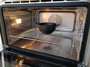 重新放入炉内，再高温蒸3分钟即可。最后在热汤中打入一个鸡蛋，调匀就可以吃啦。