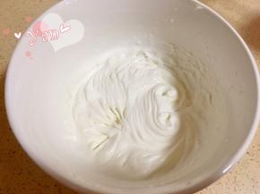 淡奶油打至稍有纹路。