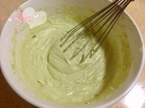 与冷却的抹茶蛋乳泥混合拌匀。