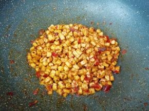 小火炒香以后关火。