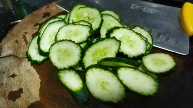 青瓜洗干净切片