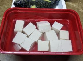 豆腐用盐水泡10分钟去腥