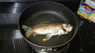 翻面再煎至金黄