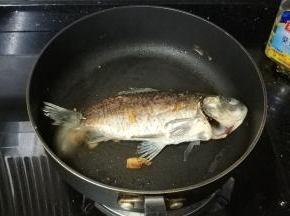 翻面再煎至金黄