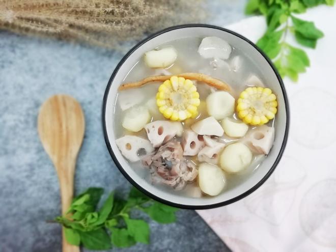 筒骨马蹄莲藕玉米汤