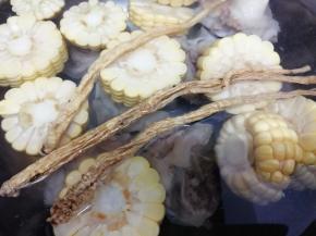 再打党参放入锅中