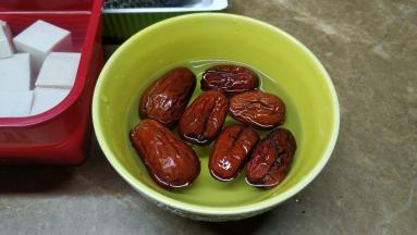 红枣枸杞洗净备用