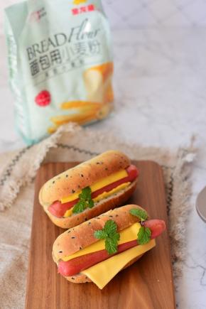 黑芝麻芝士热狗包