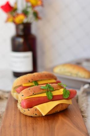 黑芝麻芝士热狗包